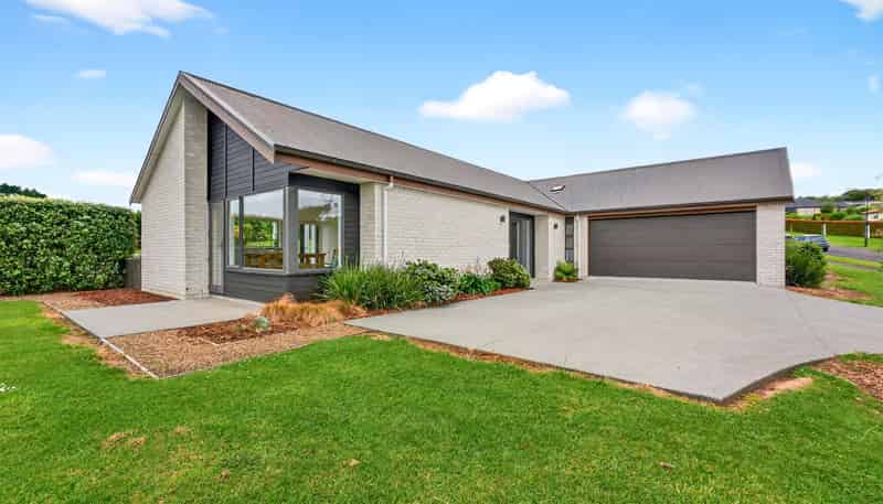 2 Lawrence Carter Drive, Bombay