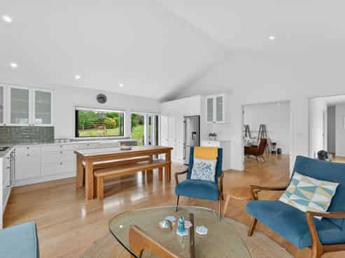 2 Lawrence Carter Drive, Bombay