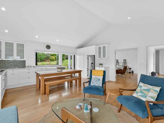 2 Lawrence Carter Drive, Bombay