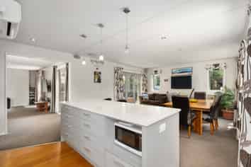 11 Highpeak Place, Wigram