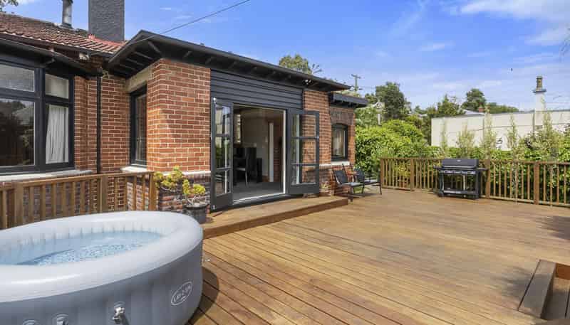 16 Rhodes Terrace, North East Valley