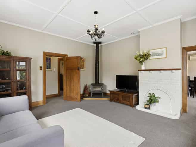 16 Rhodes Terrace, North East Valley