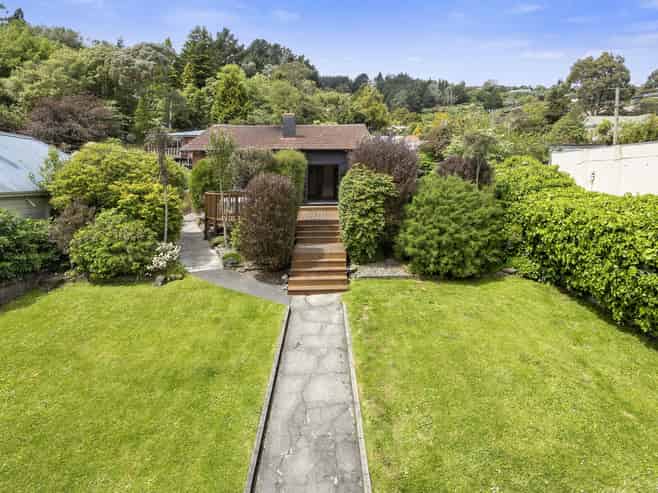 16 Rhodes Terrace, North East Valley