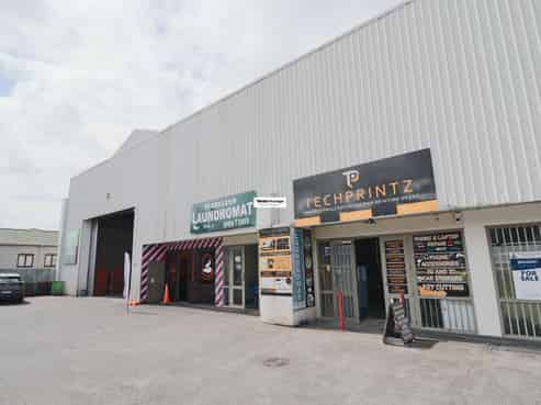 Commercial unit for LEASE in central Otahuhu 