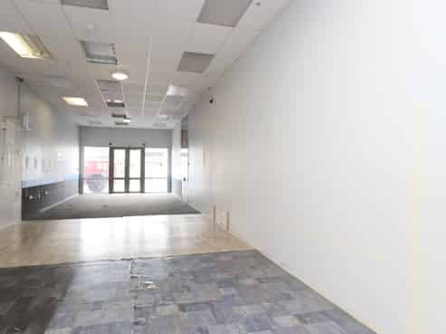 Commercial unit for LEASE in central Otahuhu 