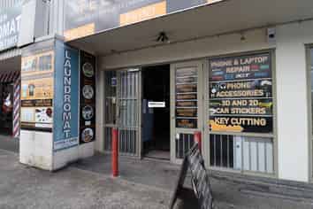 Commercial unit for LEASE in central Otahuhu 