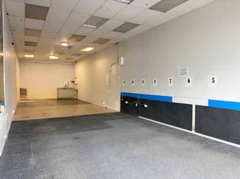 Commercial unit for LEASE in central Otahuhu 