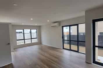 15B Earlsworth Road, Mangere East