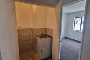 15B Earlsworth Road, Mangere East