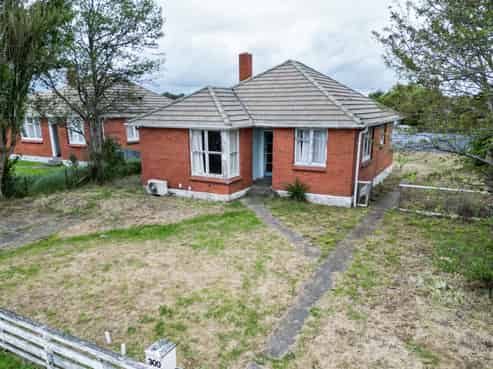 300 Conyers Street, Strathern