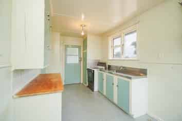 300 Conyers Street, Strathern