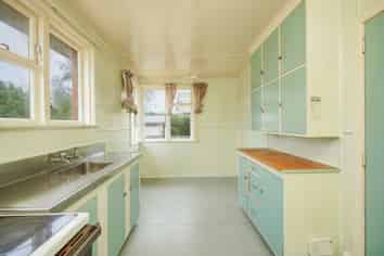 300 Conyers Street, Strathern