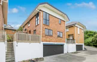 11/12 Northcross Drive, Browns Bay