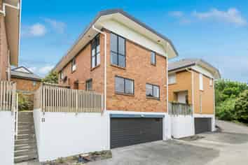 11/12 Northcross Drive, Browns Bay