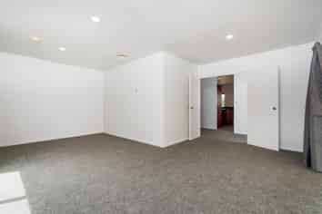 11/12 Northcross Drive, Browns Bay