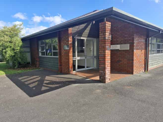 Sunny ground floor offices