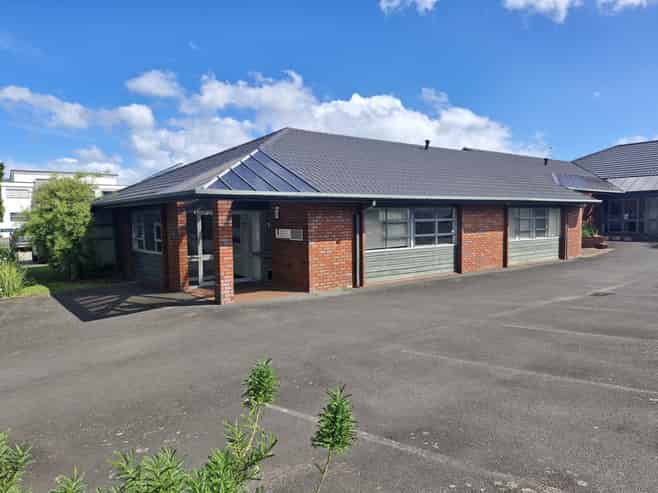 Sunny ground floor offices