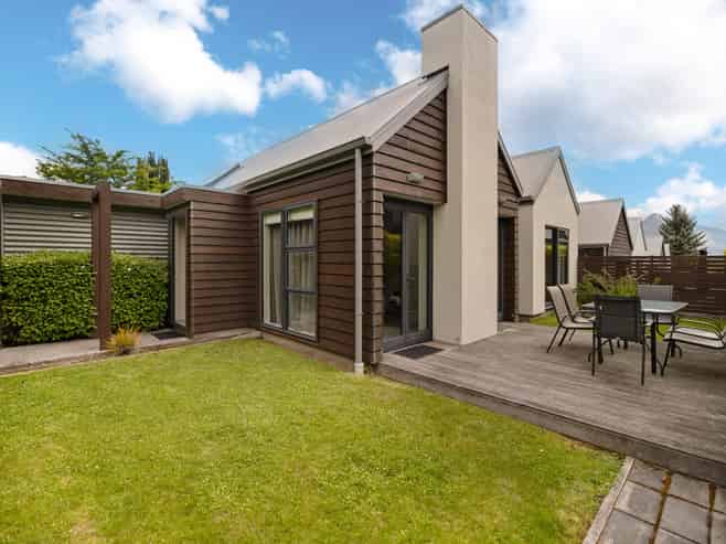 8 Hallenstein Street, Queenstown