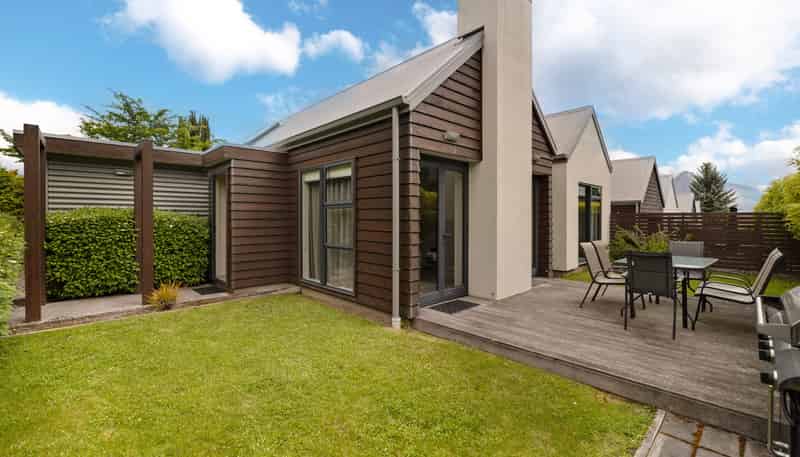 8 Hallenstein Street, Queenstown