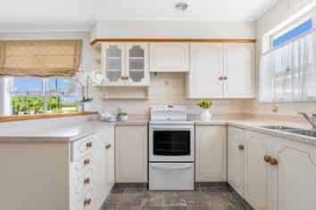 142 College Road, Edgecumbe