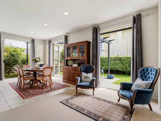 17B Queensway, Three Kings