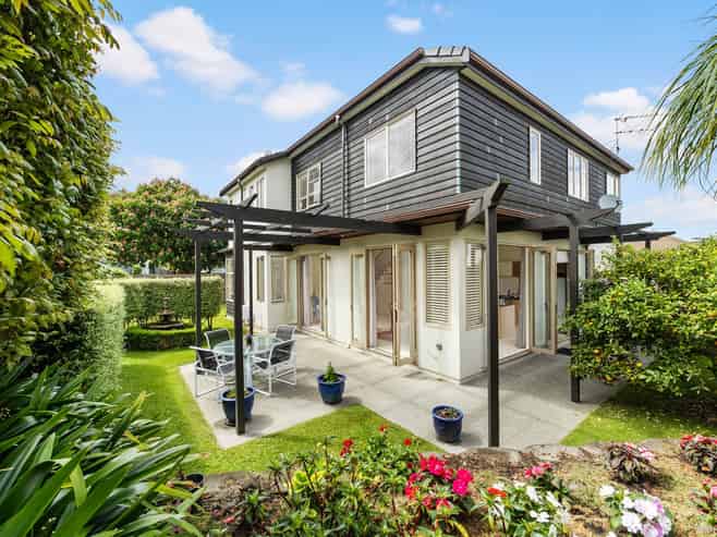 17B Queensway, Three Kings