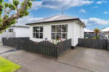 30 Baker Street, CAVERSHAM