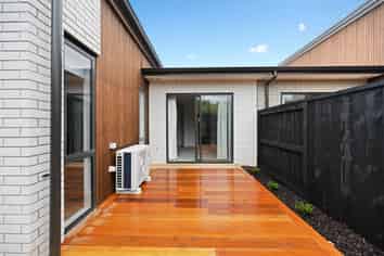 1/6 Lumino Terrace, Glenview