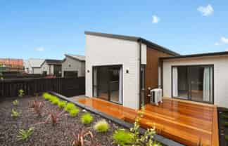 1/6 Lumino Terrace, Glenview