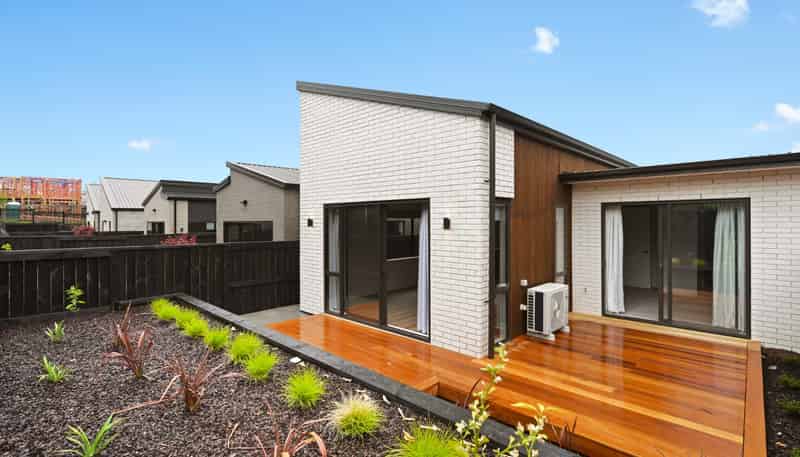 1/6 Lumino Terrace, Glenview