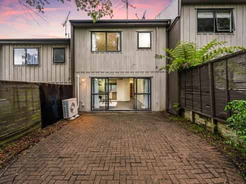 135d Triangle Road, Massey