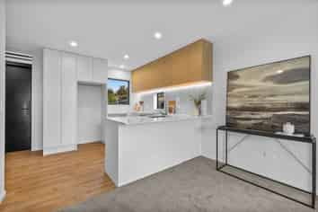 2/244 Innes Road, Saint Albans