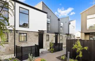 2/244 Innes Road, Saint Albans