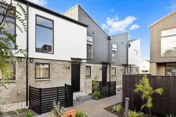 2/244 Innes Road, Saint Albans