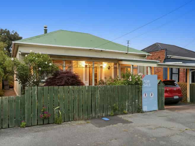 19 De Carle Street, SAINT KILDA