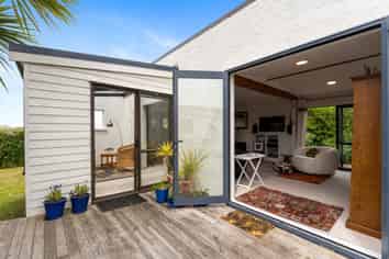 384 Taieri Mouth Road, Kuri Bush