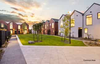 8/13 Donald Place, Merivale