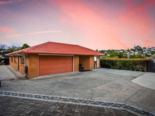 88 Triangle Road, Massey