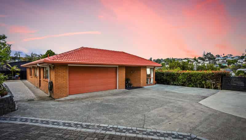 88 Triangle Road, Massey