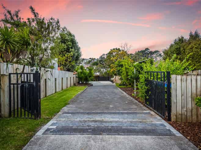 88 Triangle Road, Massey