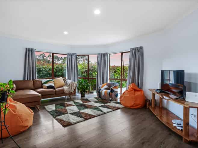 88 Triangle Road, Massey