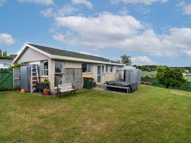72 Amanda Avenue, Dinsdale