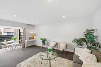 2/4 Broadbent Street, Riccarton