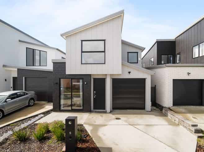 5 Clara Road, Silverdale