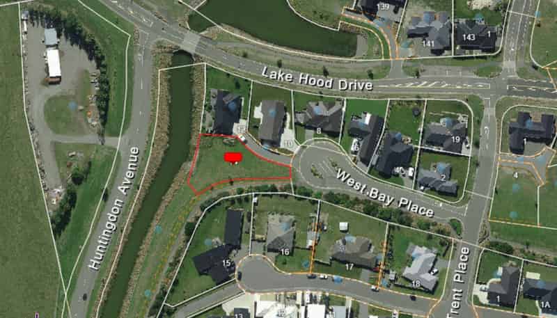 14 West Bay Place, Huntingdon/Lake Hood