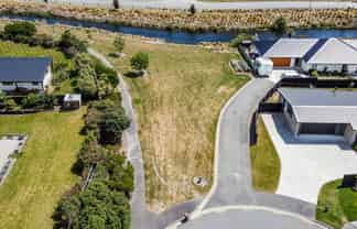 14 West Bay Place, Huntingdon/Lake Hood