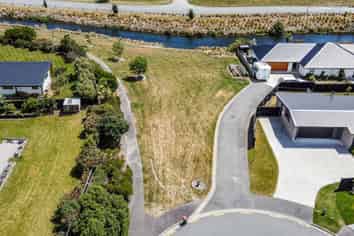 14 West Bay Place, Huntingdon/Lake Hood