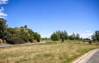 14 West Bay Place, Huntingdon/Lake Hood