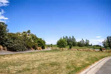 14 West Bay Place, Huntingdon/Lake Hood