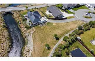 14 West Bay Place, Huntingdon/Lake Hood